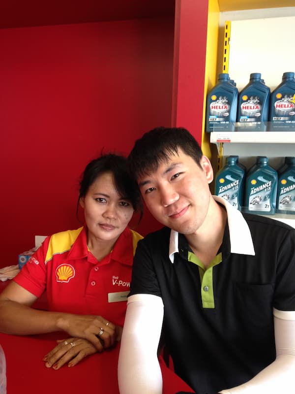 Blogger with staff in convenient shop
