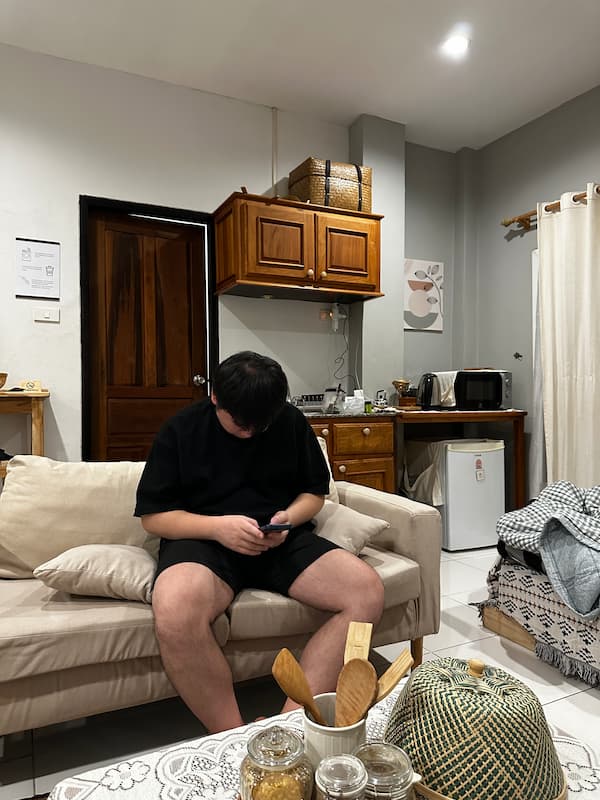 Blogger playing cell phone