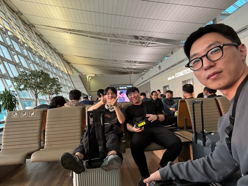 The group photo with friends Incheon airport
