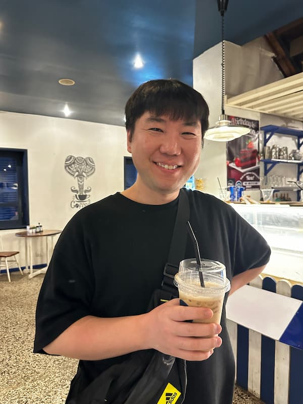 Blogger in Indigo cafe