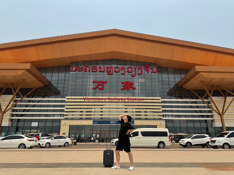 Blogger in Vientiane railway station