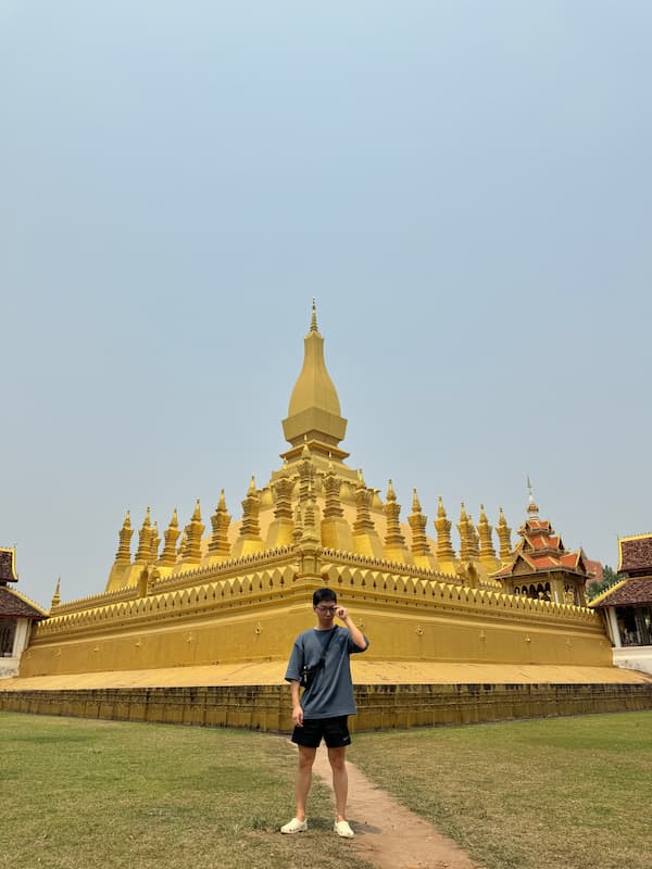 Friend in Pha That Luang