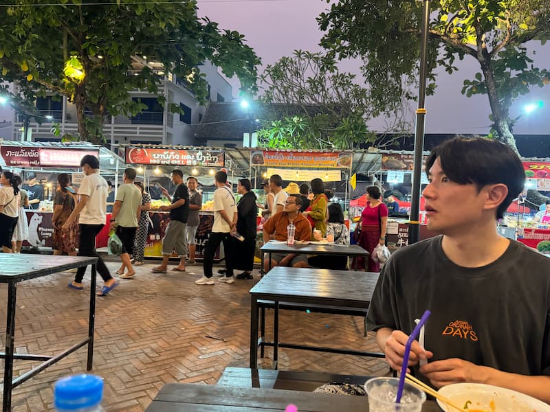 Friend in Good Night market