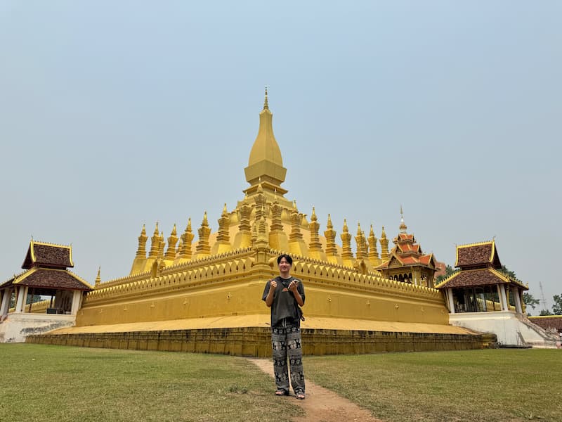 Friend in Pha That Luang