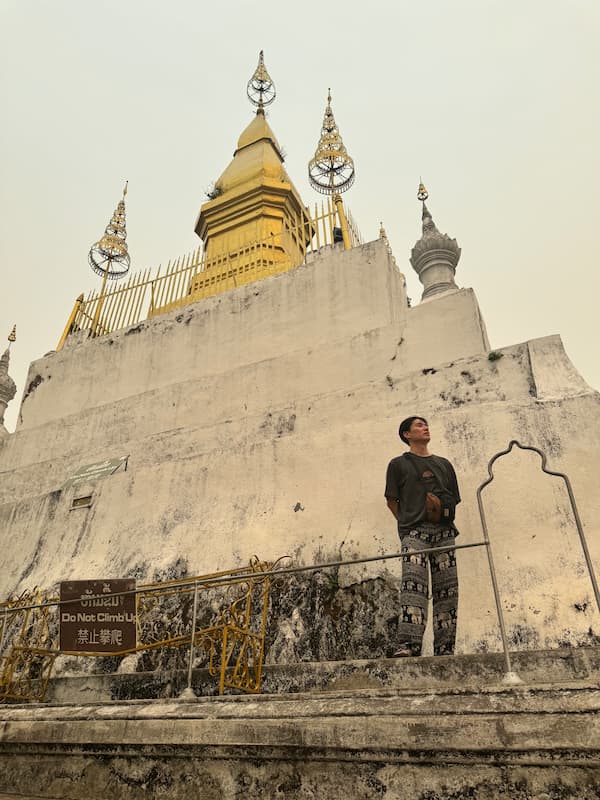 Blogger in Wat Chom Si