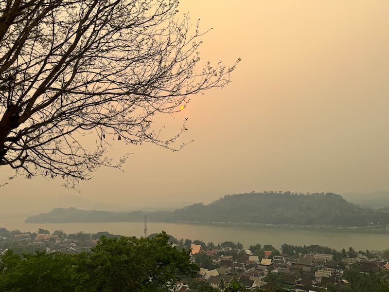 Sunset on Phou Si hill
