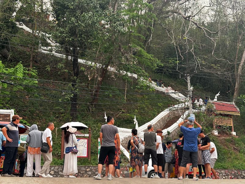 The entrance of Phou Si hill