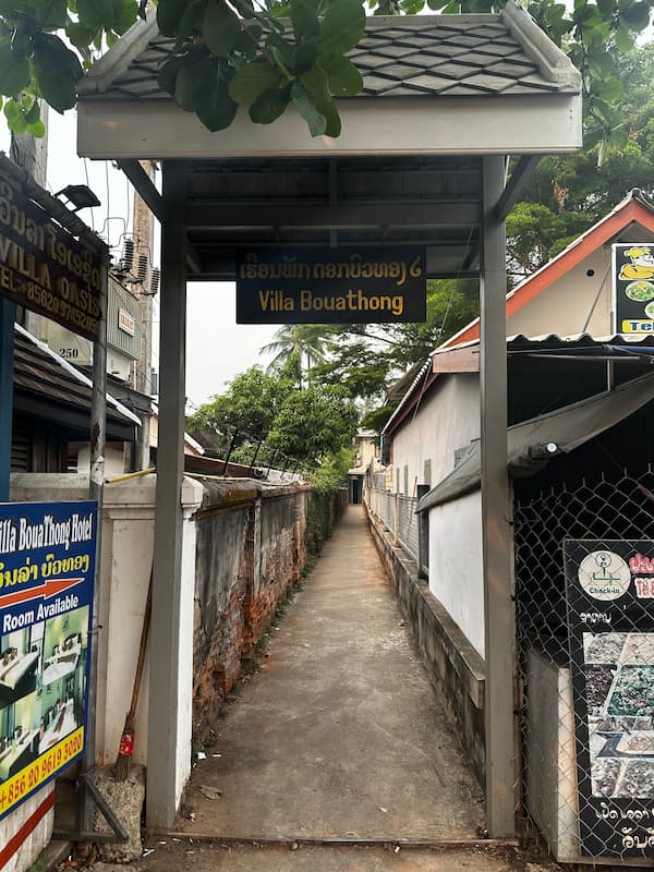 The entrance of Villa Boua Thong hotel