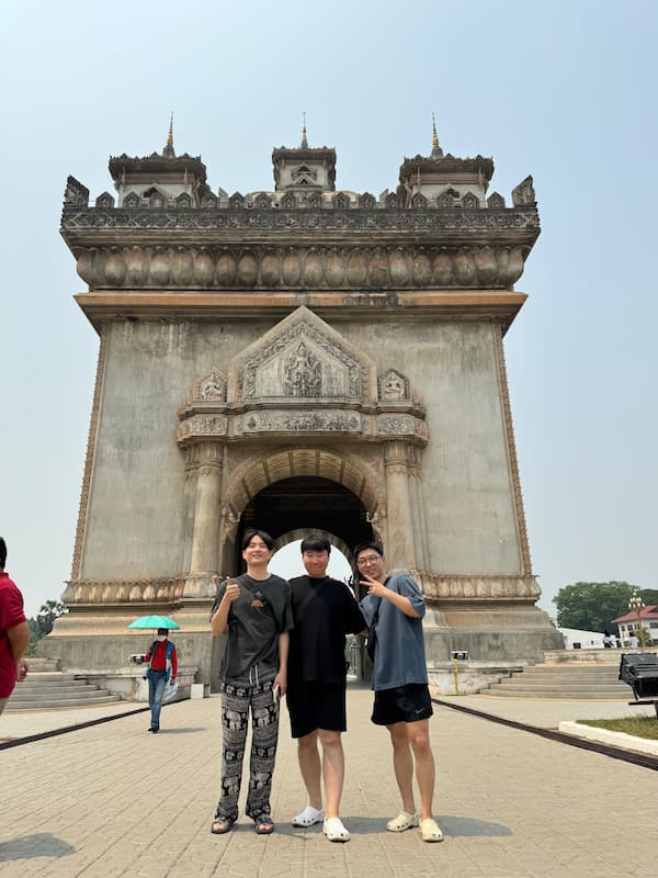 The group photo in Patuxai Victory monument