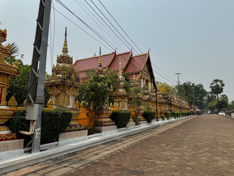 The street along Pha That Luang