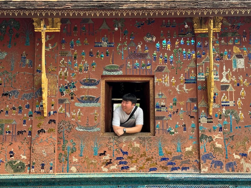 Blogger with mosaic mural
