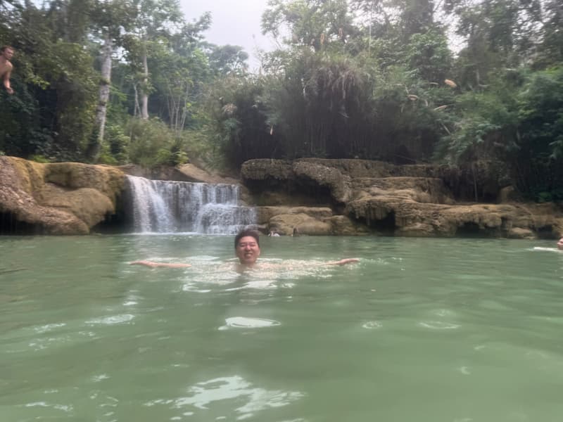 Friend in Kuang Si waterfall