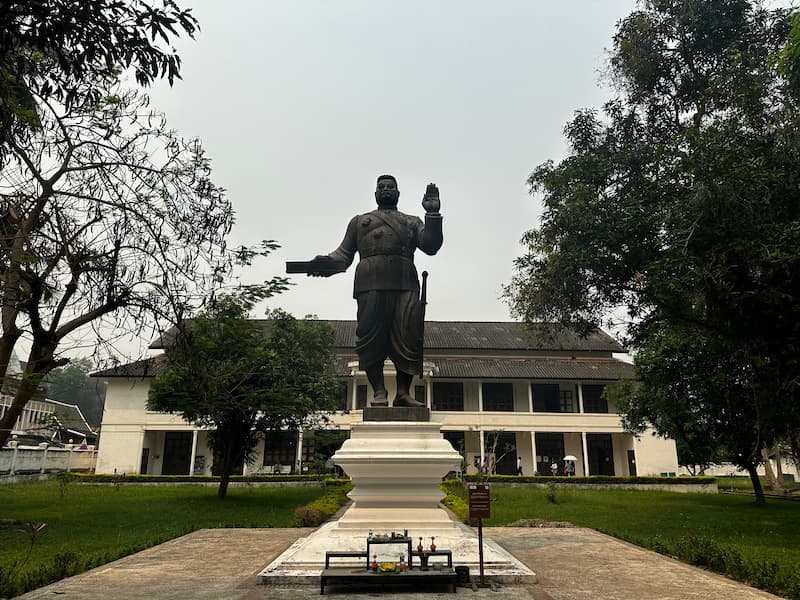 King Sisavang Vong statue