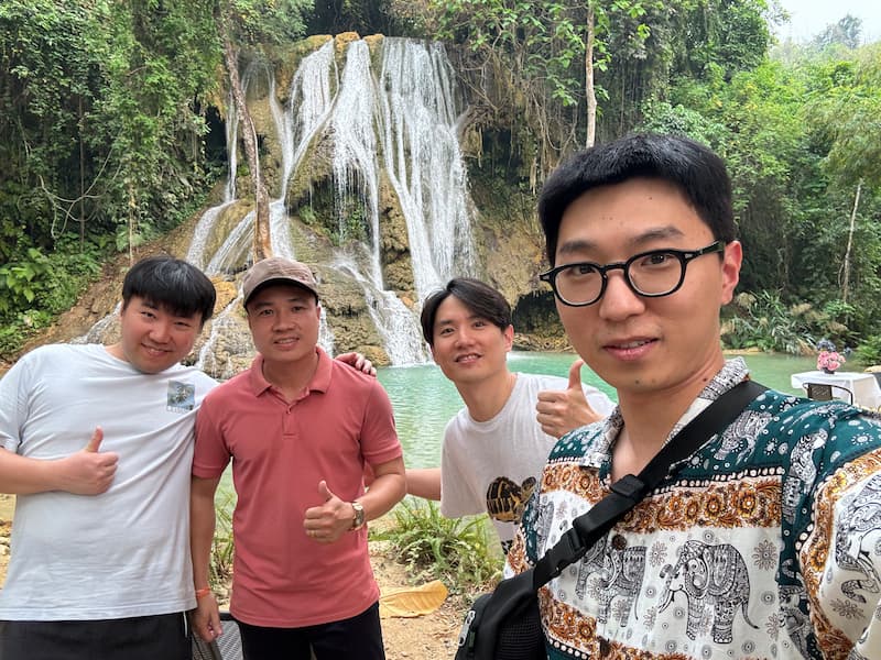 The group photo with driver in Khoun Moung Keo waterfall