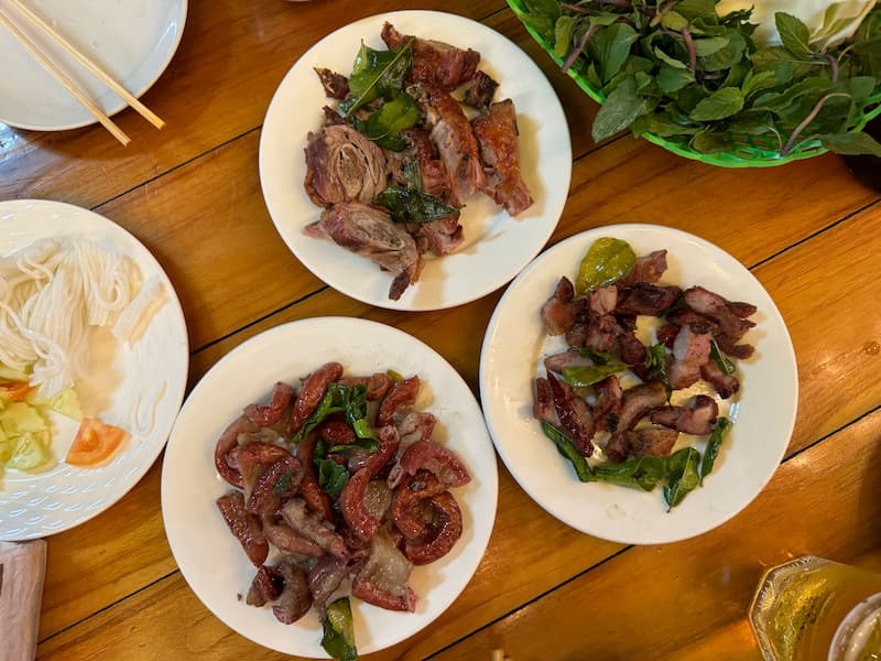 Grilled pork jowl