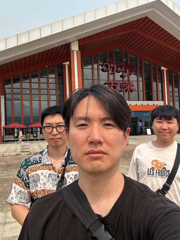 The group photo in Vang Vieng railway station