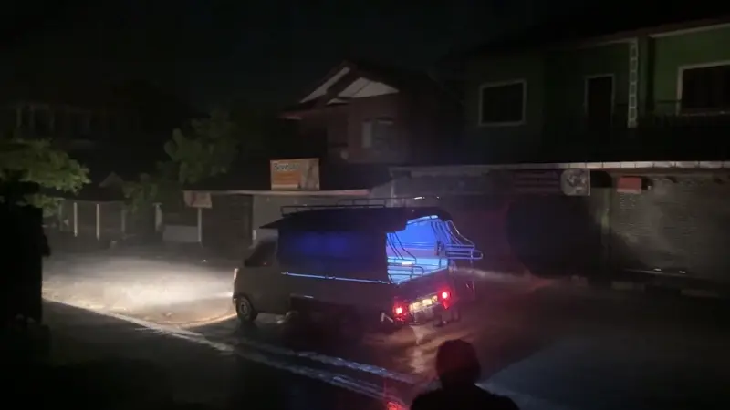 스콜 속의 툭툭