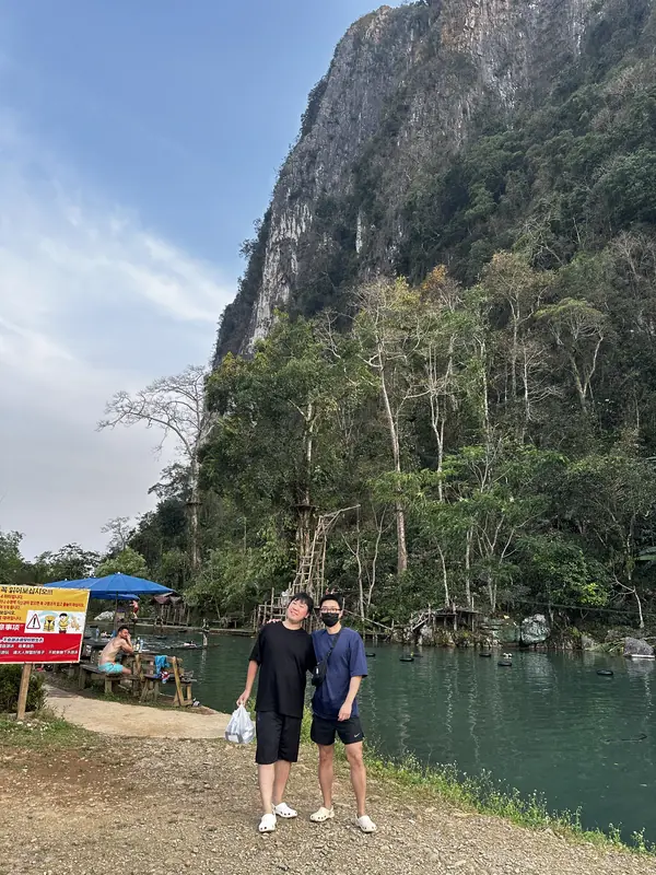 블루 라군 3에서 블로거와 친구