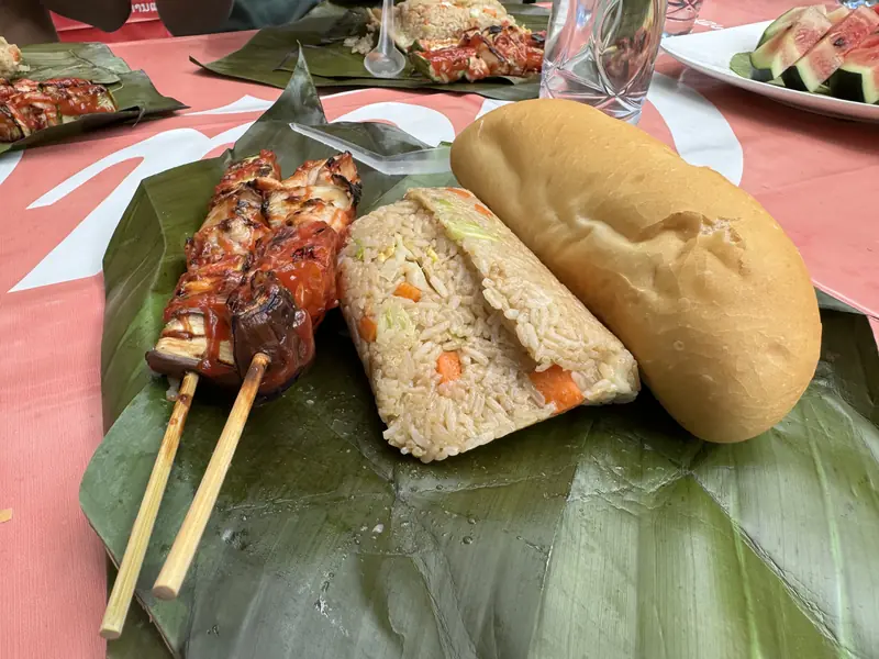 볶음밥, 꼬치와 빵