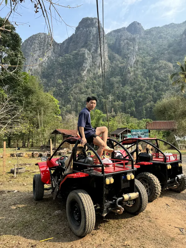 버기카 위에 친구