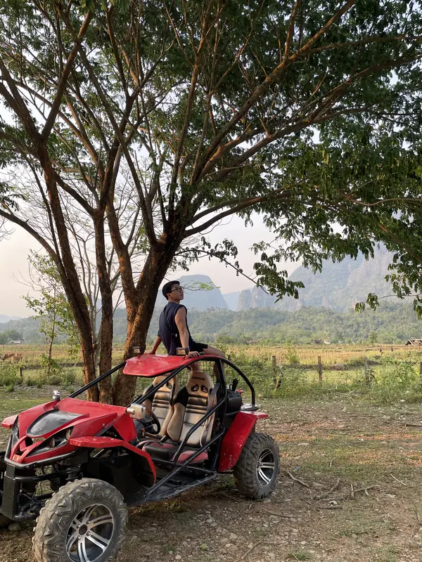 버기카 위에 친구