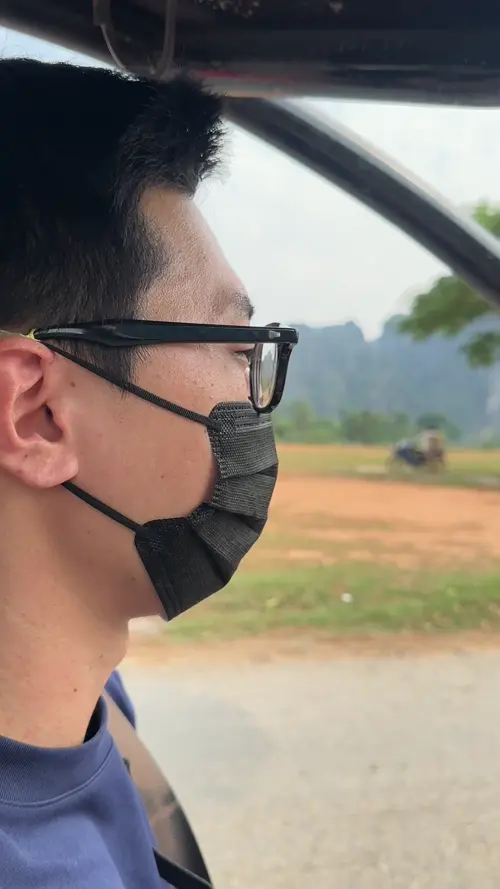 버기카 라이딩 중인 친구