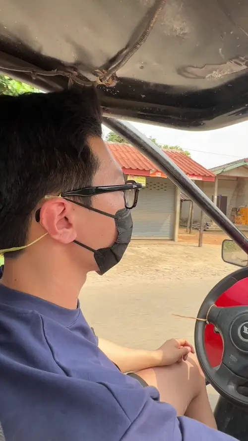 버기카 라이딩 중인 친구