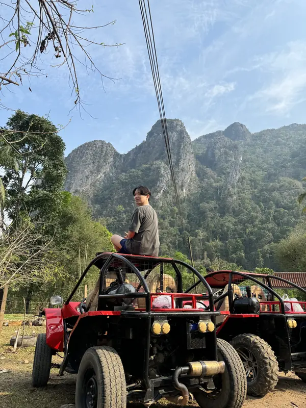 버기카 위에 친구