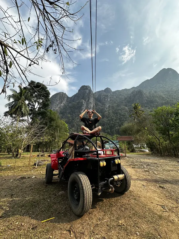 버기카 위에 친구