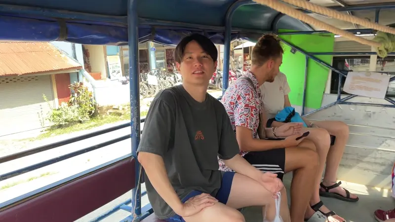 툭툭 위에서 친구들