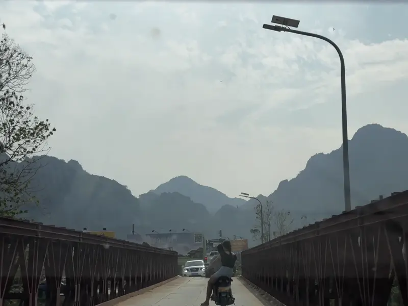 택시로 남송 다리를 건너는 중