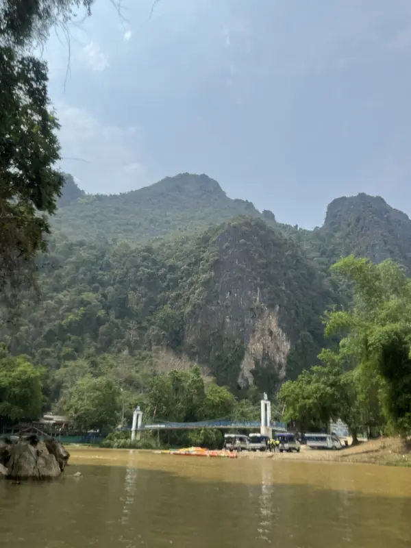 보트에서 바라보는 남송강 전경