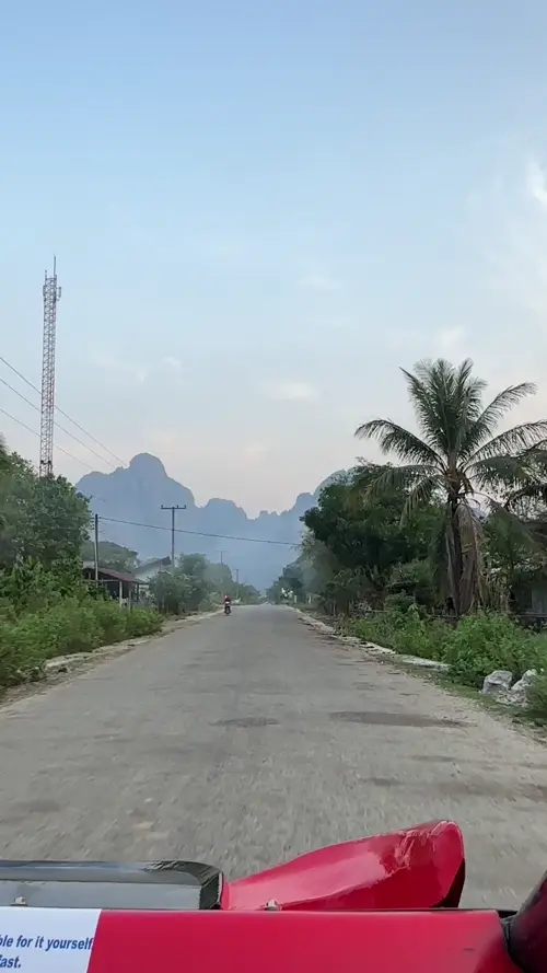 버기카를 타고 돌아가는 직선 길
