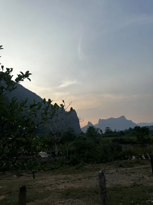 돌아가는 길 위 일몰