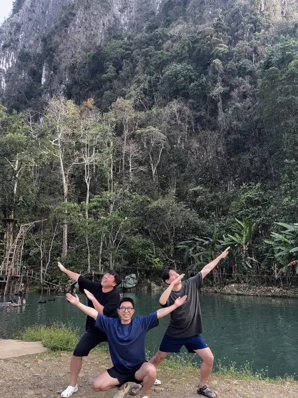 블루 라군 3에서 친구들과의 단체 사진