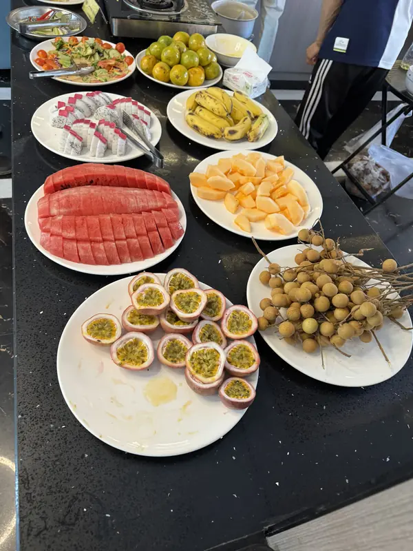 숙소 아침 식사 과일들