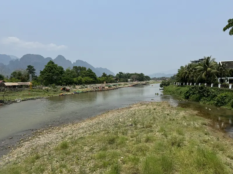 남송 모터사이클 다리 위에서 보이는 남송강 풍경