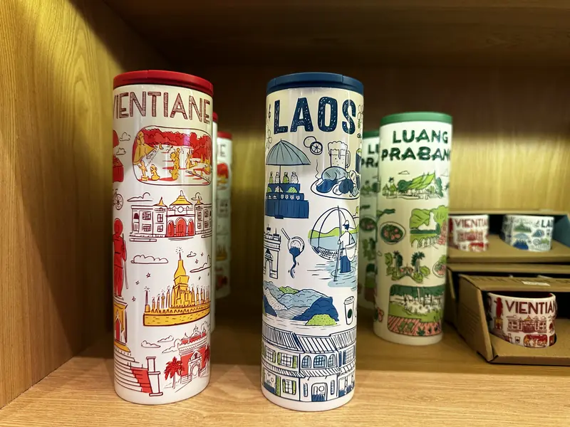 라오스 스타벅스의 기념품들