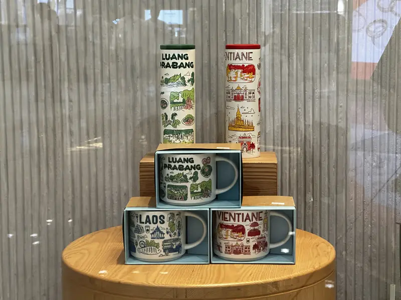 라오스 스타벅스의 기념품들