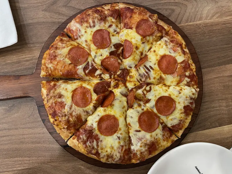 피자 컴퍼니의 페퍼로니 피자