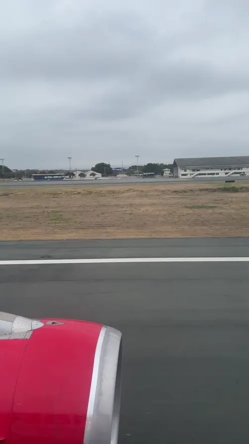 착륙하는 비행기