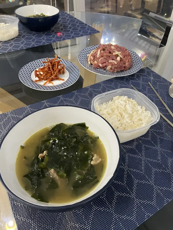 미역국과 오징어채무침