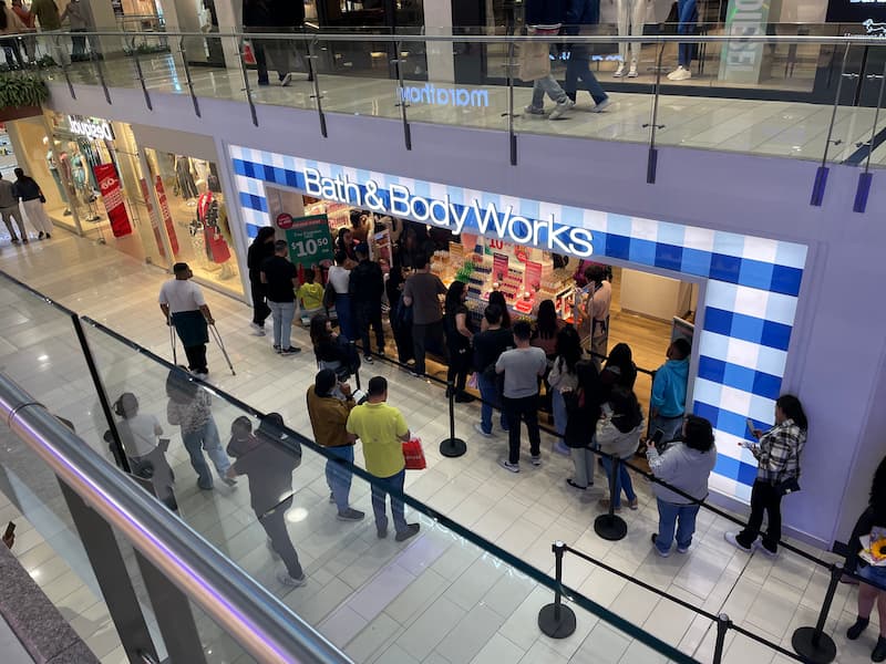 Long queue in Quicentro mall