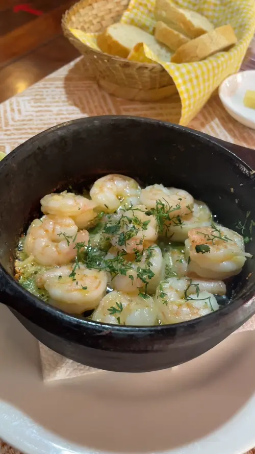 Camarones al ajillo