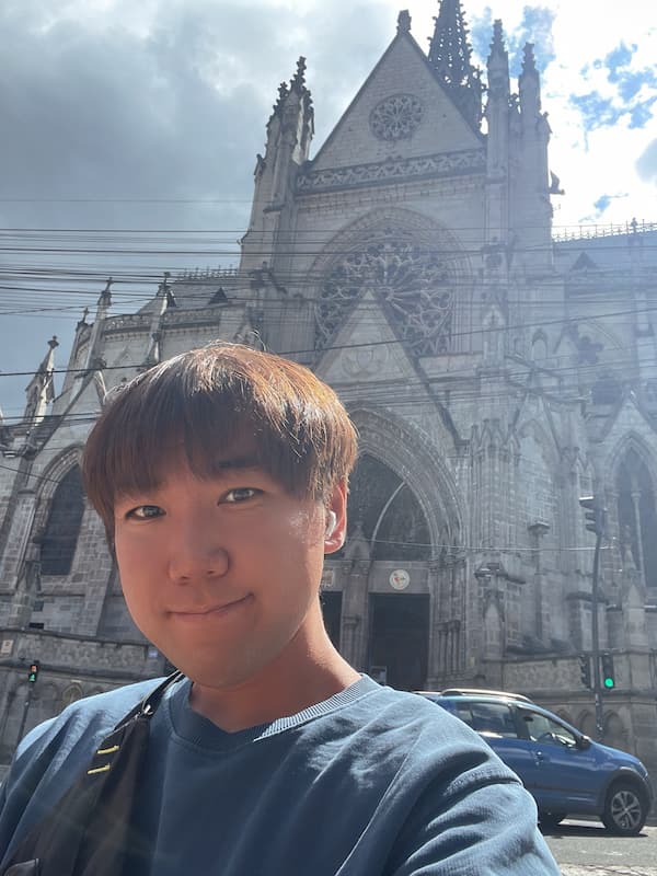 Blogger with Basilica of the Voto Nacional
