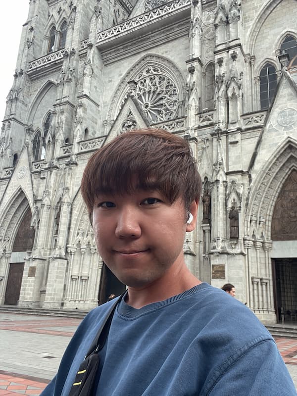 Blogger with Basilica of the Voto Nacional