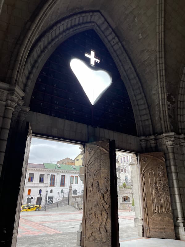 The door of the Basilica of the Voto Nacional