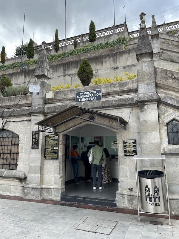 Ticket office for the Towers of the Basilica of the Voto Nacional