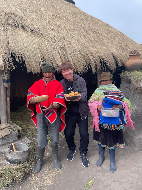 블로거와 돈 훌리안 아저씨, 아주머니