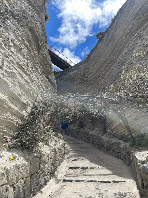 킬로토아 호수 하이킹 입구